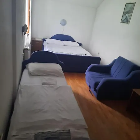 Tetrijeb Motel *